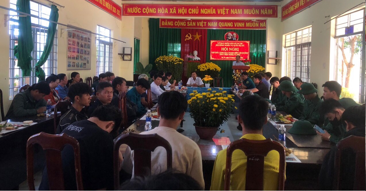 Xã Ea Tir gặp mặt thanh niên chuẩn bị lên đường nhập ngũ
